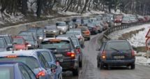 Stire din Social : Nici anul acesta nu scăpăm de traficul de pe Valea Prahovei. Rute alternative și sfaturi pentru șoferi