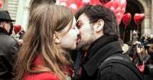 Stire din Social : City-break la Paris sau Roma, în loc de flori și ciocolată, noile trenduri de Valentine’s Day