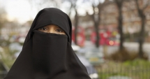 Stire din Actualitate : "Burqa trebuie să fie interzisă, oriunde este posibil din punct  de vedere legal"