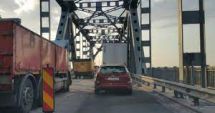 Stire din Social : Românii care au plecat în vacanță stau la cozi uriașe în Vama Nădlac. Șoferii așteaptă și două ore