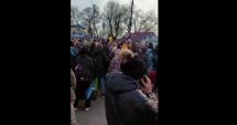 Stire din Eveniment : Vama Siret, blocată de fluxul mare de ucraineni care intră în țară. MAE, recomandări importante