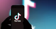 Stire din Actualitate : UE vrea restricții pe social media. Vârstă minimă pentru TikTok și Instagram
