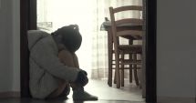 Stire din Eveniment : Timp de patru ani a violat două minore, dintre care una cu handicap, cu acordul mamei lor