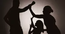 Stire din Eveniment : Bărbat condamnat pentru violență în familie, prins și dus direct la închisoare