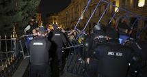 Stire din Eveniment : După violențele din București, polițiștii încep să-i salte pe instigatori. Un bărbat a fost dus la audieri
