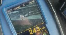 Stire din Eveniment : Șofer cu Mercedes prins cu o viteză record pe A1. În mașină avea doi copii fără centură