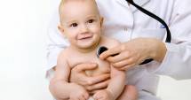 Stire din Sănătate : Este obligat medicul de familie să facă vizite la domiciliu? De ce servicii beneficiază nou-născuții și mămicile
