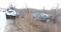 Stire din Eveniment : Accident grav cu trei autoturisme: cinci răniți, printre care un copil de un an
