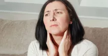 Stire din Sănătate : Dresul frecvent al vocii - un obicei banal sau semn de problemă vocală?