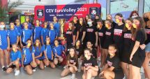 Voleibalistele de la Axiopolis Cernavodă s-au fotografiat cu trofeul Campionatului European