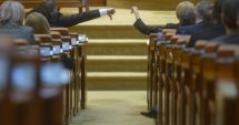 Stire din Politică-Administrație : Moțiunea de cenzură împotriva Guvernului a fost depusă