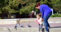 Stire din Social : Soare și maxime de 25 de grade, mâine, la Constanța, ploi și frig în week-end