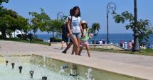 Stire din Social : Vreme călduroasă pe litoral, cu maxime de 36 de grade