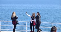 Stire din Social : METEO - Vremea se menţine caldă, vântul bate ușor