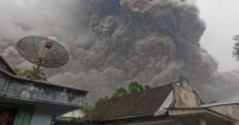 Stire din Actualitate : Cel mai mare vulcan din Indonezia a erupt. Sunt peste 22 de morți, zeci de persoane dispărute si sute de răniți