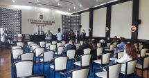Stire din Politică-Administrație : Unde sunt câștigătorii licitațiilor pentru sectoarele de plajă? Primăria i-a chemat la discuții, sala e aproape goală!