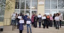 Protest la Agenția Județeană pentru Ocuparea Forței de Muncă Constanța, în fața sediului
