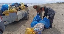 Stire din Social : Plaja Sulina, invadată de gunoaie. Au fost colectați peste 170 de saci cu deșeuri