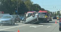 Stire din Eveniment : Autoturism răsturnat în intersecția dintre bulevardul Tomis și strada Soveja. O persoană a fost rănită!