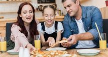 Stire din Social : Otrava din farfurie! Pizza cu până la 25 de aditivi și 65 de grame de zahăr per porție, în restaurante