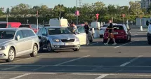 Stire din Eveniment : Accident în parcarea unui centru comercial din Constanța. Un autoturism a fost grav avariat