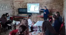 Stire din Cultură-Educație : „Vestigii”, la Edificiul Roman cu Mozaic. Tinerii artiști ai Colegiului de Arte reinterpretează patrimoniul Dobrogei