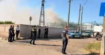 Stire din Eveniment : Incendiu la o clădire de pe strada Crișului. Pompierii intervin în aceste momente