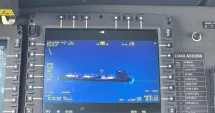 Nava incendiată în Marea Neagră, verificată din elicopter. Accesul la bord, blocat de temperaturile ridicate