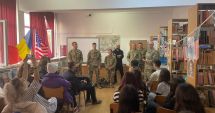 Stire din Cultură-Educație : Militari americani și romȃni la Liceul Teoretic ”George Călinescu” Constanţa