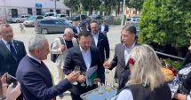 Stire din Social : Ministrul Mediului primit cu pâine și sare în una dintre cele mai afectate comune de inundații