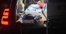 Stire din Eveniment : O femeie în stare gravă, coborâtă dintr-o zonă greu accesibilă de către salvamontişti