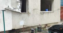 Stire din Eveniment : Explozie urmată de un incendiu la parterul unui bloc de garsoniere din Murfatlar