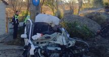 Stire din Eveniment : Tragedie pe șosele. Un bărbat a murit în această dimineață, după ce a intrat cu maşina într-un tractor