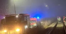 Stire din Eveniment : Un tren cu 200 de pasageri a luat foc în timpul mersului