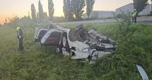 Stire din Eveniment : Impact devastator pe un drum european. Doi tineri au fost aruncați din mașină