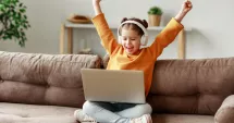 Stire din Social : Copiii, expuși pericolelor online. Un risc ignorat care cere acțiune imediată