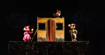 Stire din Cultură-Educație : „Cei trei purceluși” prind viață pe scenă la Independența, într-un spectacol plin de magie