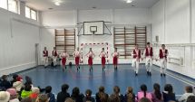 Stire din Cultură-Educație : Liceenii militari constănțeni au oferit un program artistic colegilor mai mici și bătrânilor