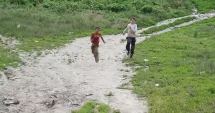 Stire din Social : Excursiile școlare, un lux pentru aproape jumătate dintre copiii din România