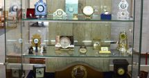 Stire din Cultură-Educație : Expoziție de ceasuri la Biblioteca Județeană ”I.N. Roman”