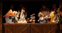 „Fata babei și fata moșneagului” revin pe scena Teatrului „Căluțul de Mare”