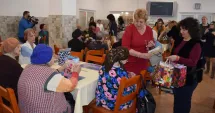 Stire din Politică-Administrație : Femeile social democrate aduc bucuria Crăciunului în centrele de bătrâni din județul Constanța