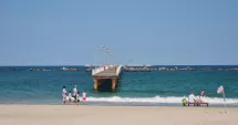 Stire din Social : Rugina, mai rapidă decât reabilitarea! Pasarela din Mamaia, împotmolită în studii