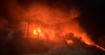 Stire din Eveniment : INCENDIU ÎN NOAPTE. Acoperișul unei case din Mihail Kogălniceanu, distrus de foc