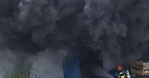 Stire din Eveniment : FOTO. Degajări considerabile de fum într-un incendiu din Costinești