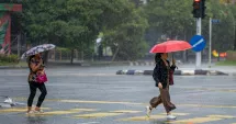 Stire din Social : Constanța intră sub asediul furtunilor. Ploi torențiale, vijelii și grindină