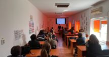 Stire din Eveniment : Polițiștii sfătuiesc împotriva violenței domestice: „Bătaia nu e ruptă din rai”