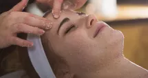 Stire din Sănătate : Secretul unui ten fără imperfecțiuni. Exfoliere naturală acasă