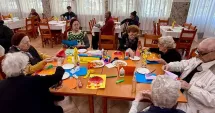 Stire din Social : Beneficiarii Căminului pentru Persoane Vârstnice au sărbătorit Ziua Femeii în avans