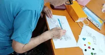 Stire din Social : Seniorii din Constanța au pictat marea și au depănat amintiri despre litoral